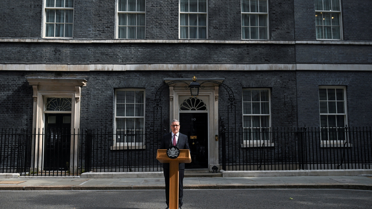 British Prime Minister Keir Starmer speaks as he announces the timeline for his resignation, outside 10 Downing Street, in London, Britain, June 22, 2026. REUTERS/Jaimi Joy
