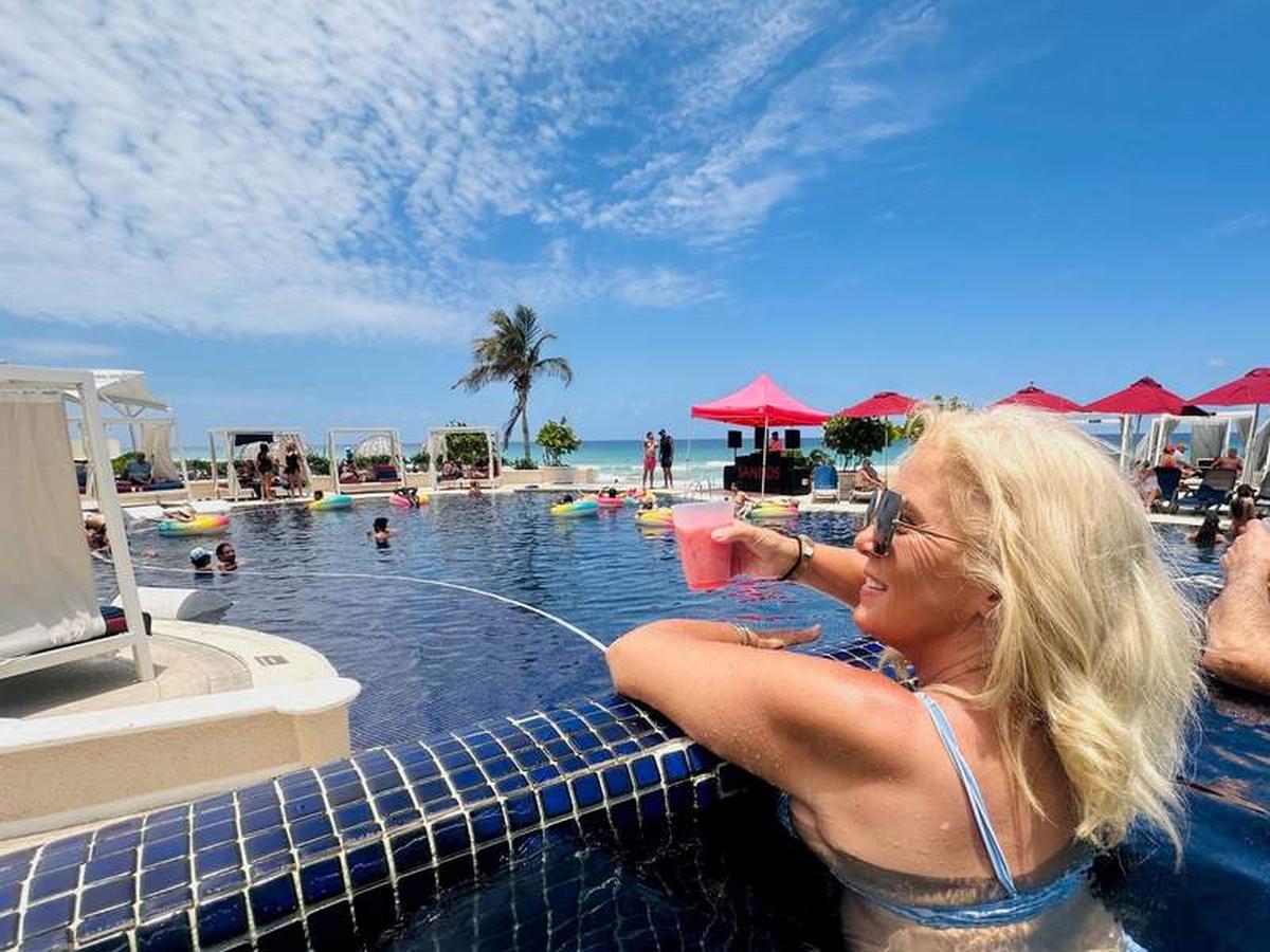 Relaxing in one of the infinity pools at Sandos Cancun. Photo credit: Shelly Peterson. 
