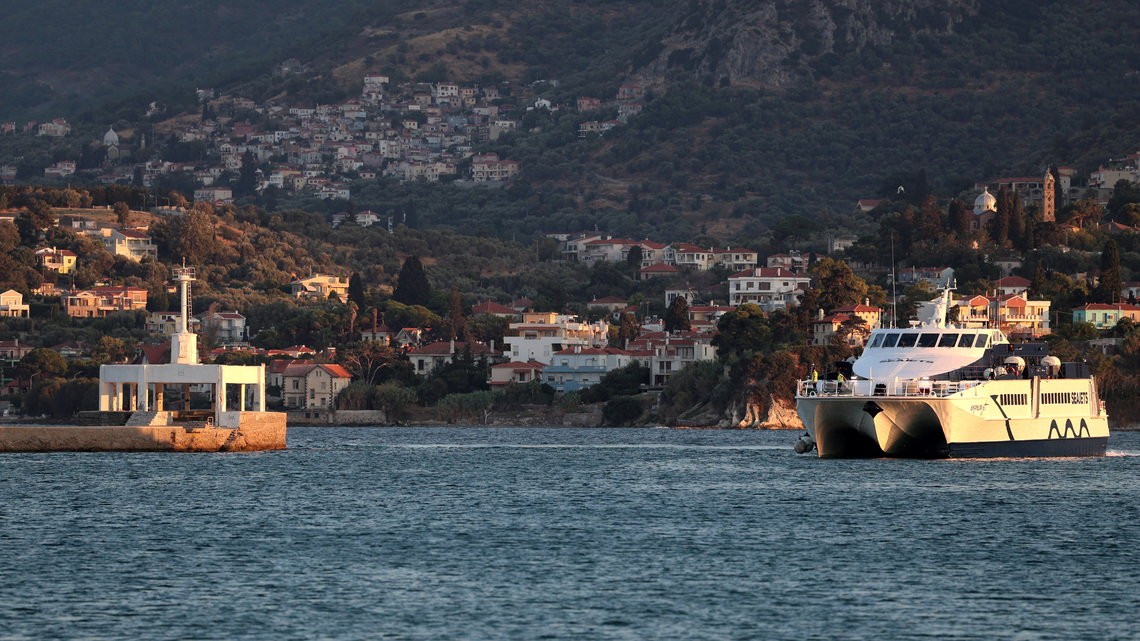Greece proposes suspending asylum requests in emergencies 