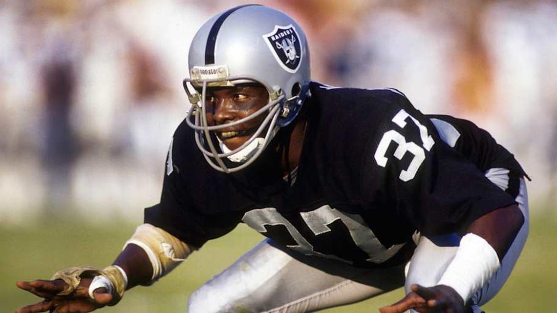  Nov 16, 1986; Los Angeles, CA, USA: FILE PHOTO; Los Angeles Raiders defensive back Lester Hayes (37) in action against the Cleveland Browns at the Los Angeles Memorial Coliseum. Mandatory Credit: Long Photography-Imagn Images | Long Photography-Imagn Images 
