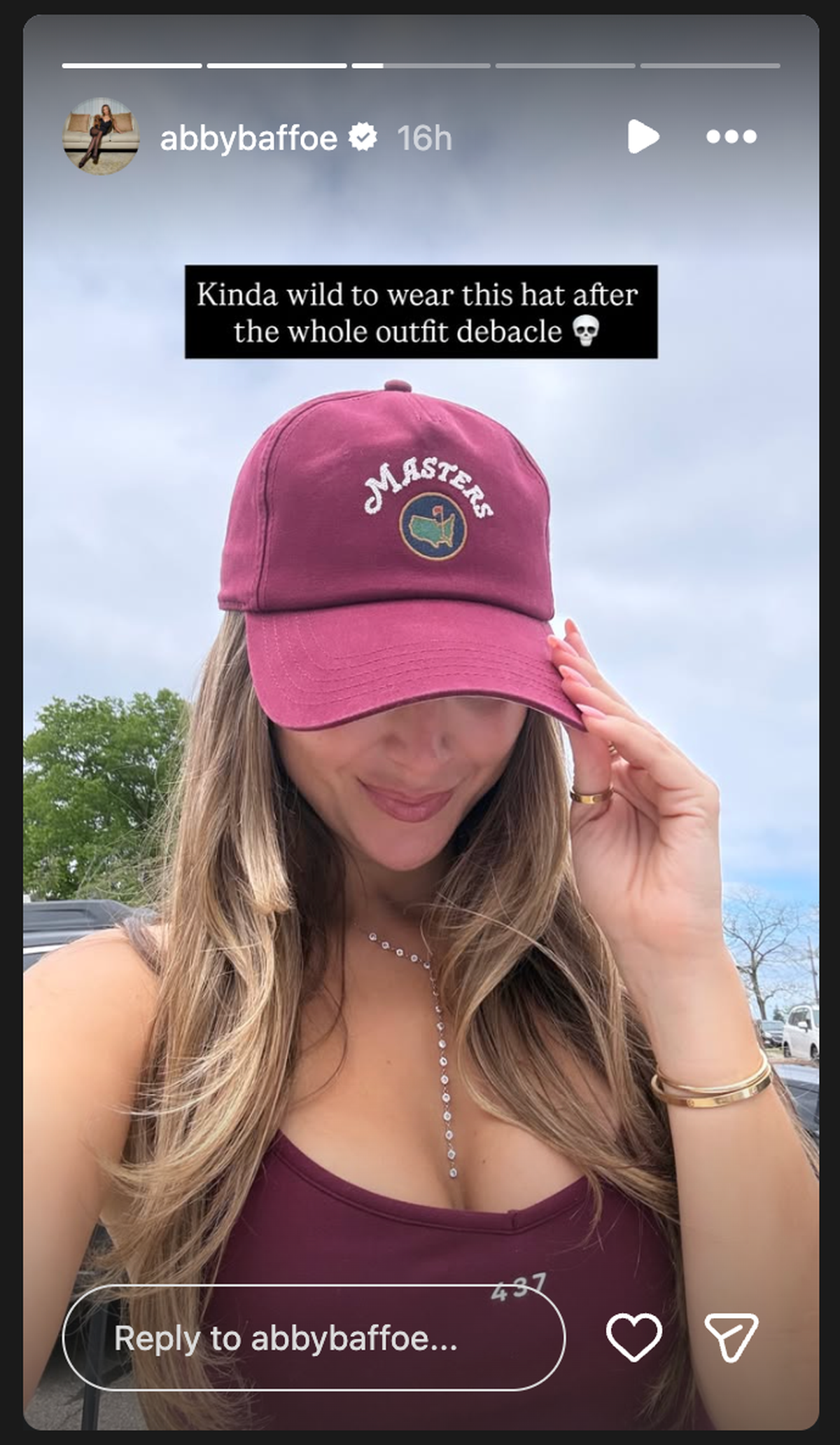  Abby Baffoe's outfit. 