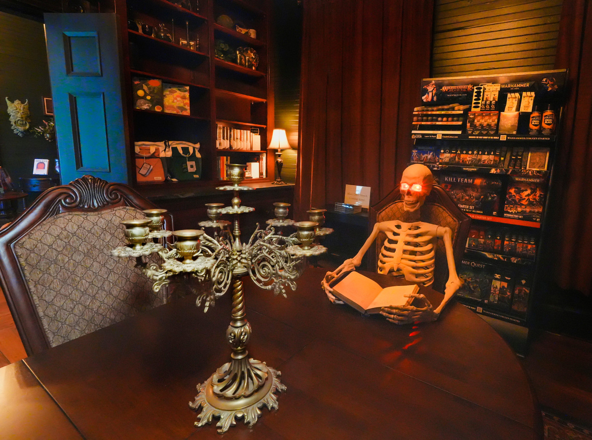 Immersive, dark fantasy-inspired bookstore opens in Prattville | Biloxi ...