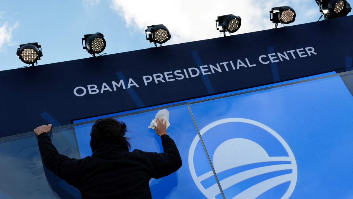 A worker makes final preparations for the dedication ceremony at the Obama Presidential Center Museum, in Chicago, Illinois, U.S., June 18, 2026. REUTERS/Jonathan Ernst