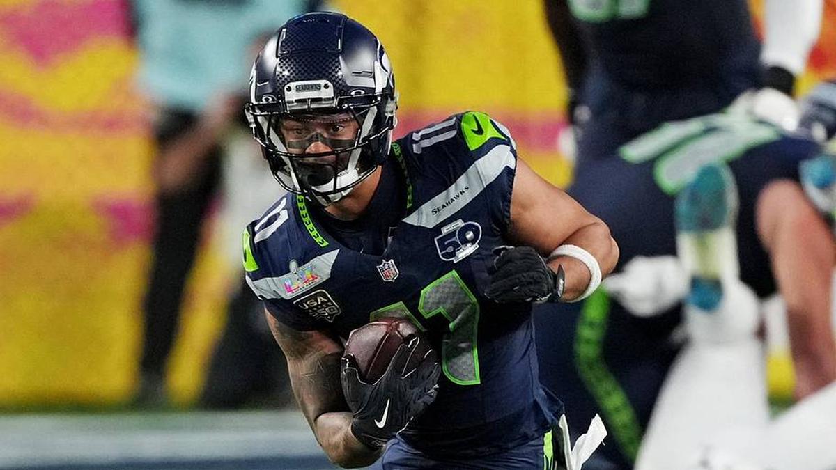  Feb 8, 2026; Santa Clara, CA, USA; Seattle Seahawks wide receiver Jaxon Smith-Njigba (11) runs the ball during the third quarter against the New England Patriots in Super Bowl LX at Levi's Stadium. Mandatory Credit: Cary Edmondson-Imagn Images | Cary Edmondson-Imagn Images 