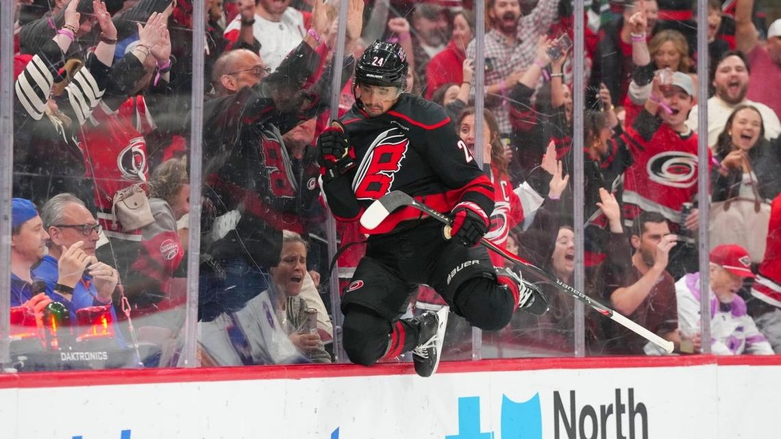 Seth Jarvis, Hurricanes extend Islanders' ill-timed skid 