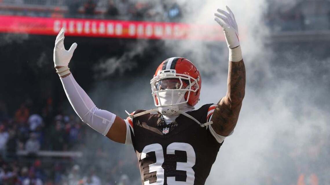 Browns re-sign starting S Ronnie Hickman 