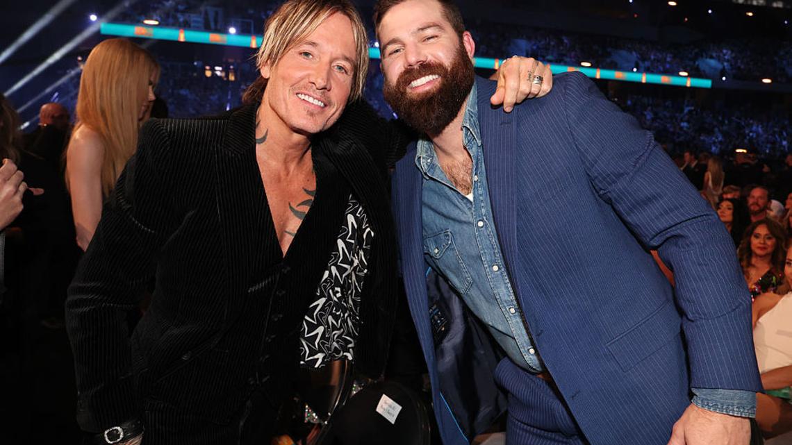 Country Star Suffers Sudden Onstage Fall During Opening Night of Tour 