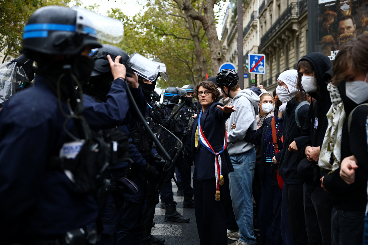 France suspends use of stun grenades to police student protests ...