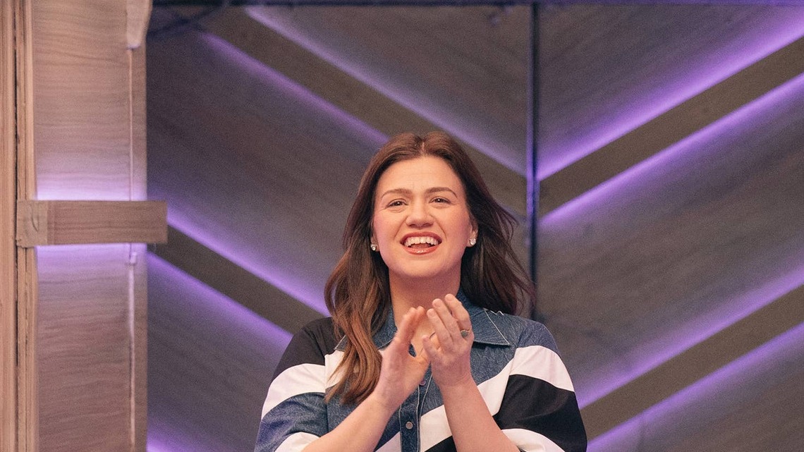 Kelly Clarkson Fires Back at Brooklyn 'Art of Play' Store As Dispute Over Bird Automaton Escalates 