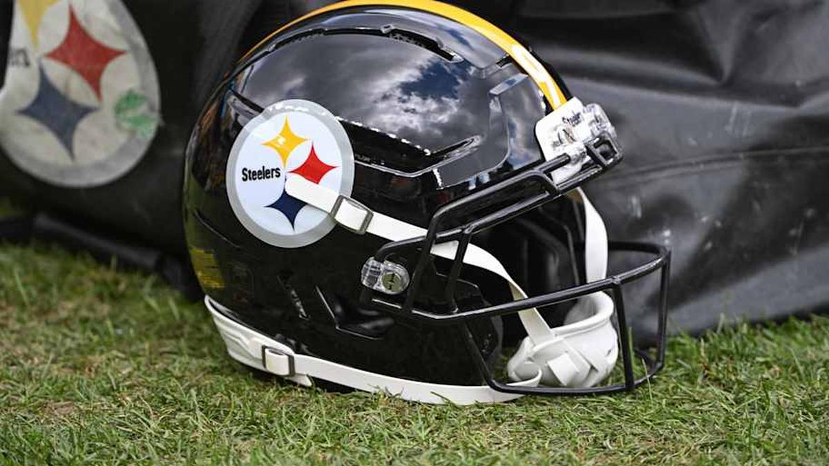  Nov 16, 2025; Pittsburgh, Pennsylvania, USA; A Pittsburgh Steelers helmet before a game against the Cincinnati Bengals at Acrisure Stadium. Mandatory Credit: Barry Reeger-Imagn Images | Barry Reeger-Imagn Images 