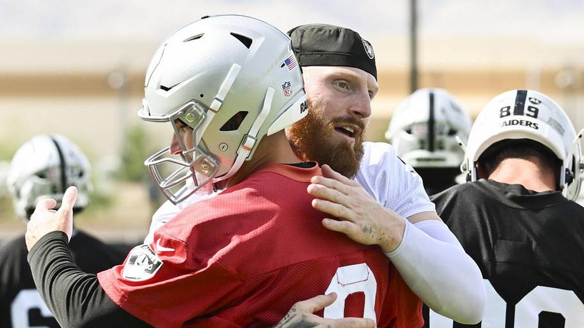  Jun 3, 2026; Henderson, NV, USA; Las Vegas Raiders defensive end Maxx Crosby (98) hugs quarterback Kirk Cousins (8) during organized team activities at Intermountain Health Performance Center. Mandatory Credit: Candice Ward-Imagn Images | Candice Ward-Imagn Images 