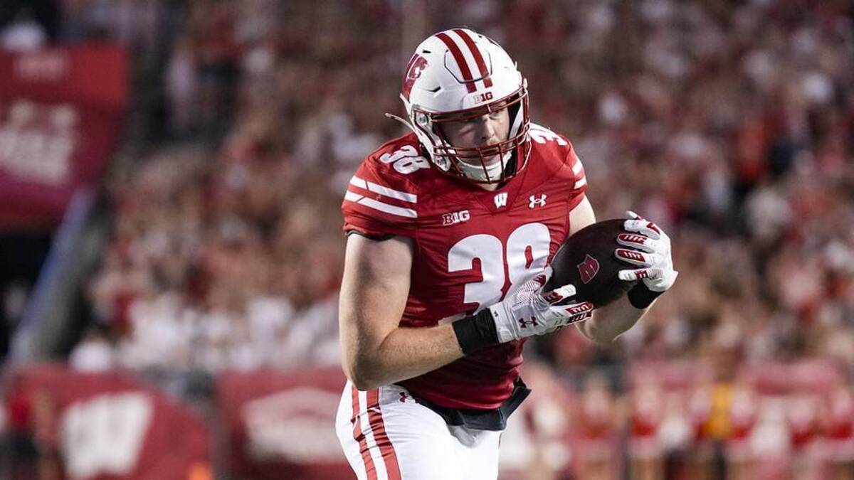  Aug 30, 2024; Madison, Wisconsin, USA; Wisconsin Badgers tight end Tucker Ashcraft (38) during the game against the Western Michigan Broncos at Camp Randall Stadium. Mandatory Credit: Jeff Hanisch-Imagn Images | Jeff Hanisch-Imagn Images 