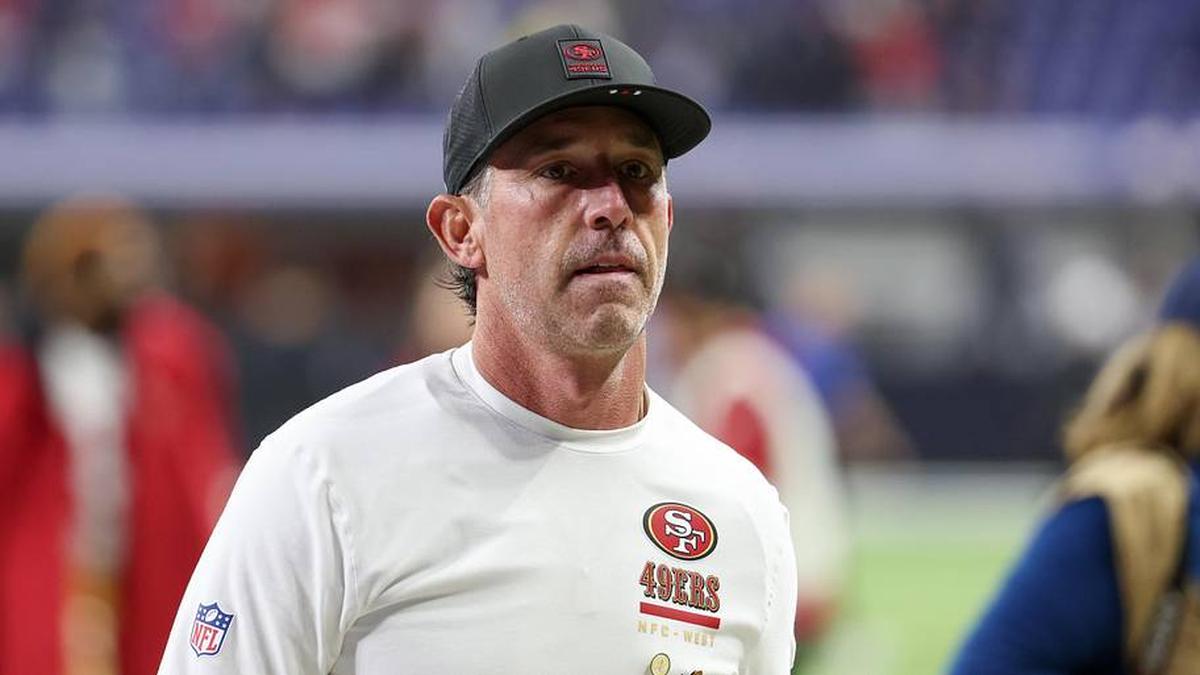  Dec 22, 2025; Indianapolis, Indiana, USA; San Francisco 49ers head coach Kyle Shanahan leaves the field after the game against the Indianapolis Colts at Lucas Oil Stadium. Mandatory Credit: Trevor Ruszkowski-Imagn Images | Trevor Ruszkowski-Imagn Images 
