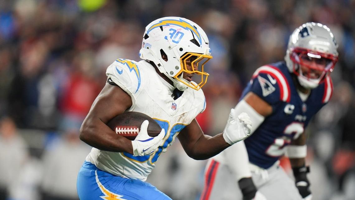 Chargers RB Kimani Vidal signs 1-year tender to stay with team 