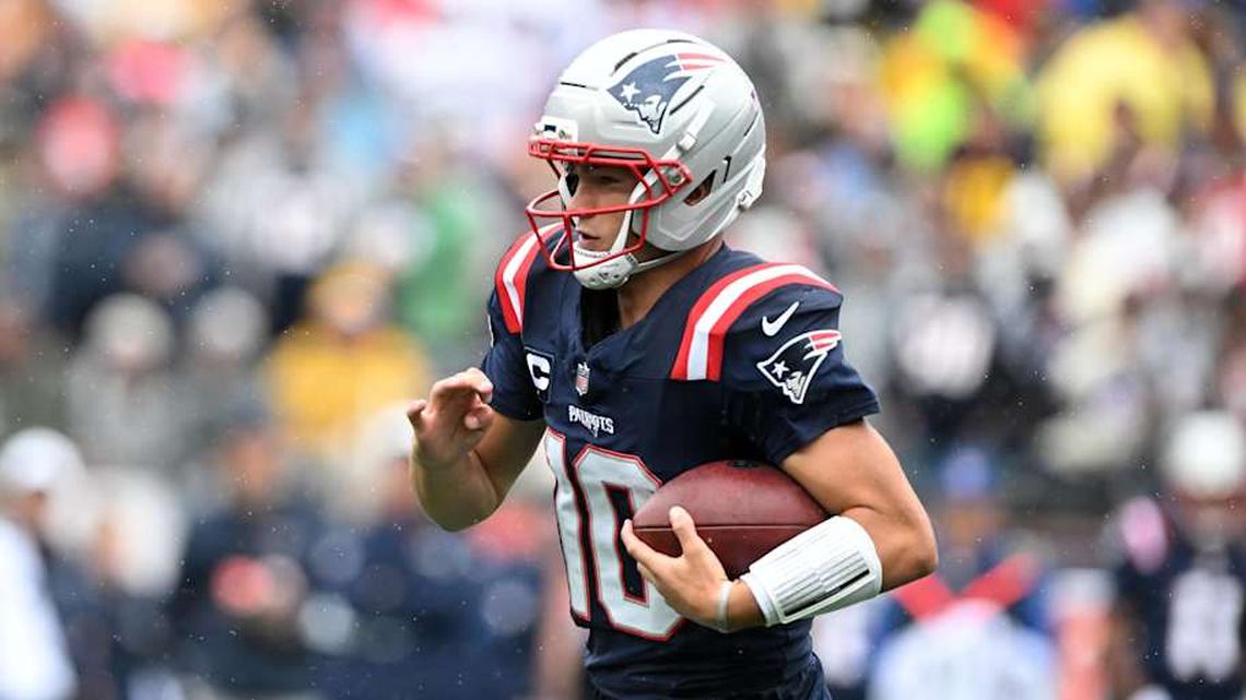  Sep 7, 2025; Foxborough, Massachusetts, USA; New England Patriots quarterback Drake Maye (10) rushes the ball against the Las Vegas Raiders in the first half at Gillette Stadium. Mandatory Credit: Brian Fluharty-Imagn Images | Brian Fluharty-Imagn Images 