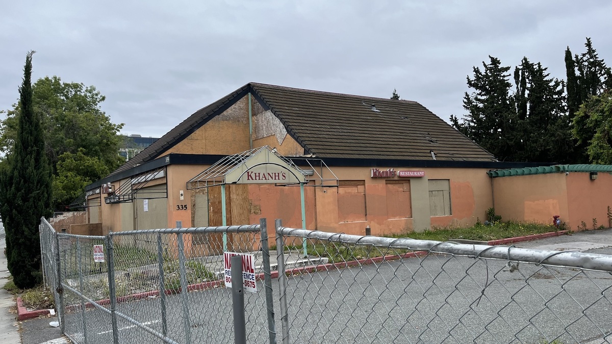 Vacant former restaurant property at 335 South Winchester Boulevard in west San Jose, seen on May 5, 2026.

(George Avalos/Bay Area News Group)