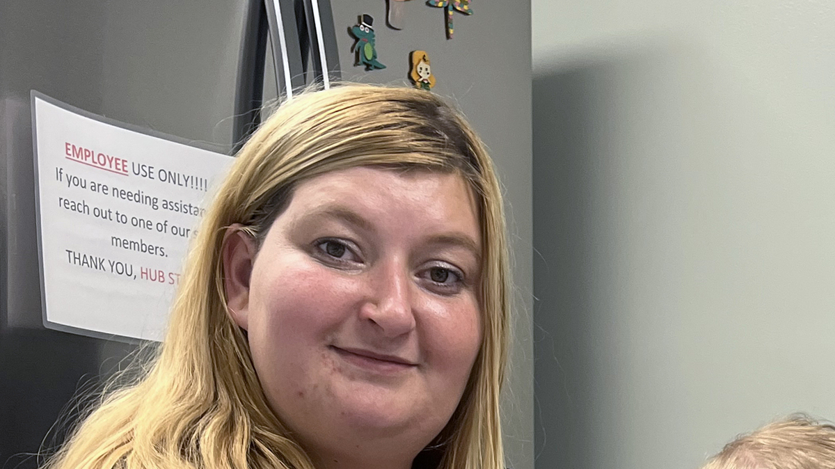Jannie Gatlin, who’s in recovery, comes to The Hub in Whitesburg, Kentucky, almost every day with her son, Hunter. (Taylor Sisk/KFF Health News/TNS)