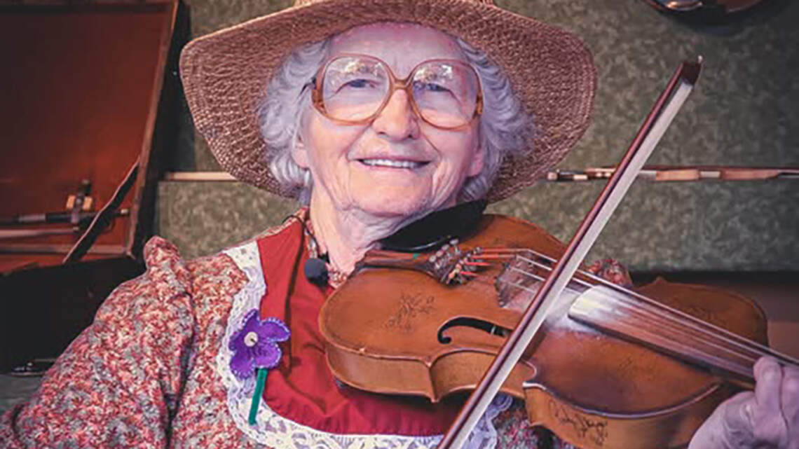 Violet Hensley, fiddle player who appeared on 'The Beverly Hillbillies,' dies at 109