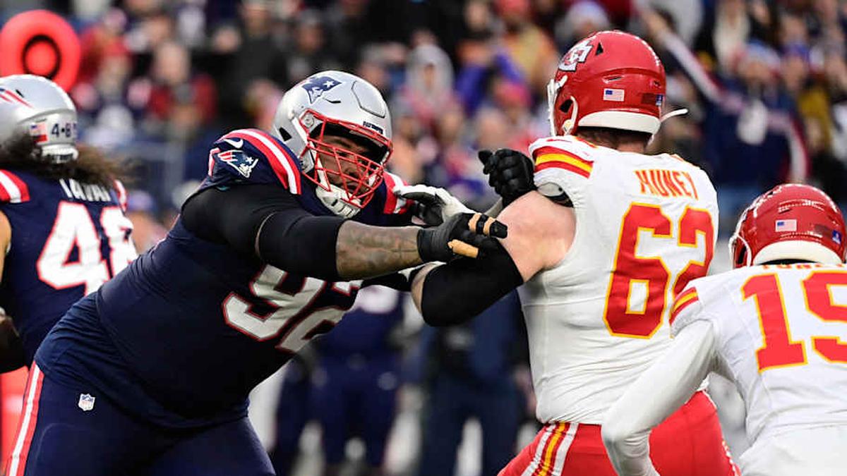  Dec 17, 2023; Foxborough, Massachusetts, USA; New England Patriots defensive tackle Davon Godchaux (92) blocks Kansas City Chiefs guard Joe Thuney (62) during the second half at Gillette Stadium. Mandatory Credit: Eric Canha-Imagn Images | Eric Canha-Imagn Images 