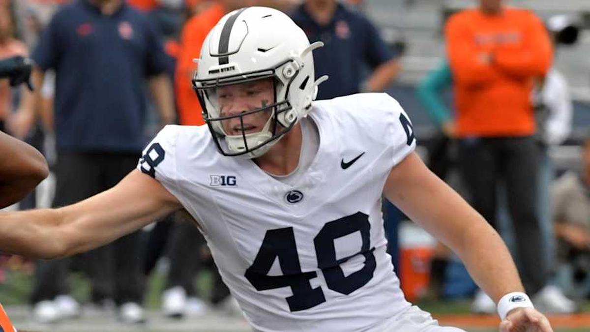  Sep 16, 2023; Champaign, Illinois, USA; Illinois Fighting Illini wide receiver Isaiah Williams (1) tries to elude Penn State Nittany Lions linebacker Tyler Duzansky (48) during the second half at Memorial Stadium. Mandatory Credit: Ron Johnson-Imagn Images | Ron Johnson-Imagn Images 