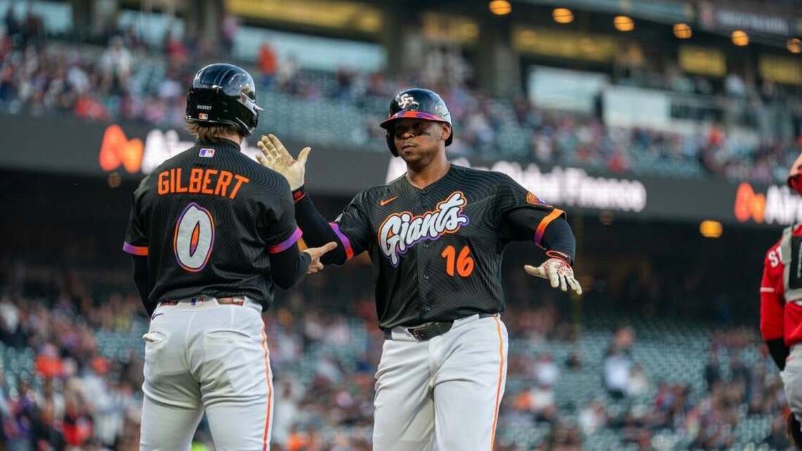 Giants overcome another injury to starting pitcher, beat Reds