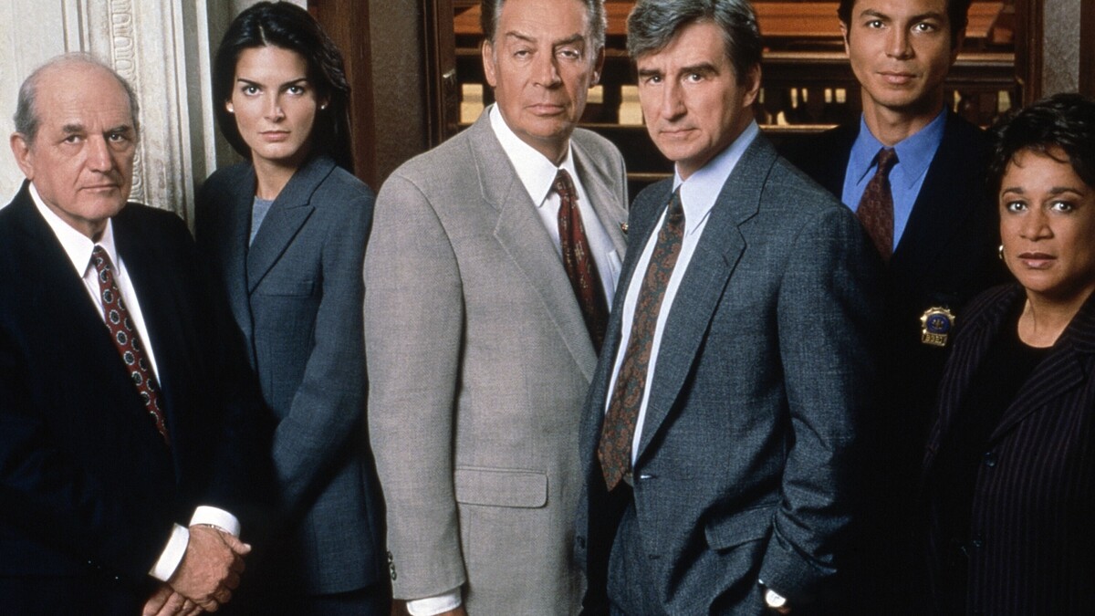 LAW & ORDER, from left: Steven Hill, Angie Harmon, Jerry Ohrbach, Sam Waterston, Benjamin Bratt, S. Epatha Merkerson, (Season 9 cast photo), 1990-2010. ph: James Sorensen / ©NBC / courtesy Everett Collection