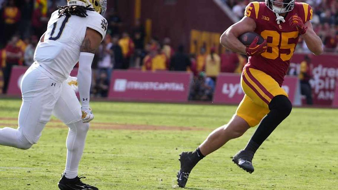  Nov 30, 2024; Los Angeles, California, USA; Southern California Trojans tight end Walker Lyons (85) carries the ball against Notre Dame Fighting Irish safety Xavier Watts (0) in the second half at United Airlines Field at Los Angeles Memorial Coliseum. Mandatory Credit: Kirby Lee-Imagn Images | Kirby Lee-Imagn Images 