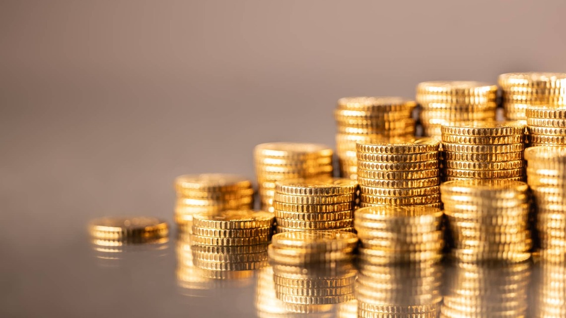 JPMorgan cuts gold price target as Fed rate risks return 