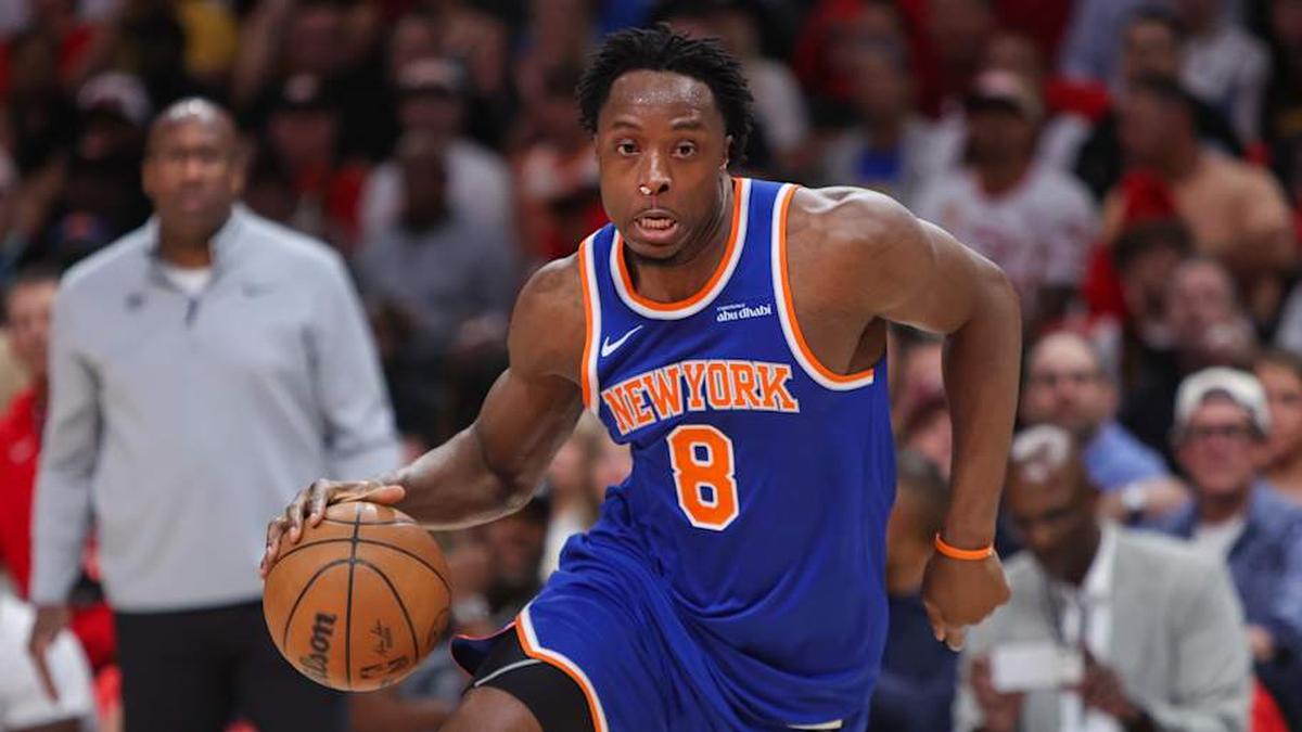  Apr 23, 2026; Atlanta, Georgia, USA; New York Knicks forward Og Anunoby (8) drives to the basket against the Atlanta Hawks in the first quarter during game three of the first round of the 2026 NBA Playoffs at State Farm Arena. | Brett Davis-Imagn Images 