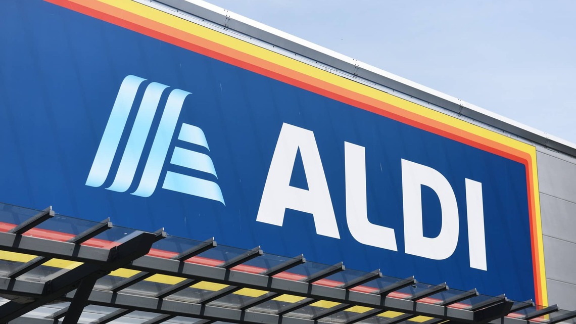 Aldi's Bubble-Hem Pants Make the Comfiest-and Most Stylish-Gardening Attire 