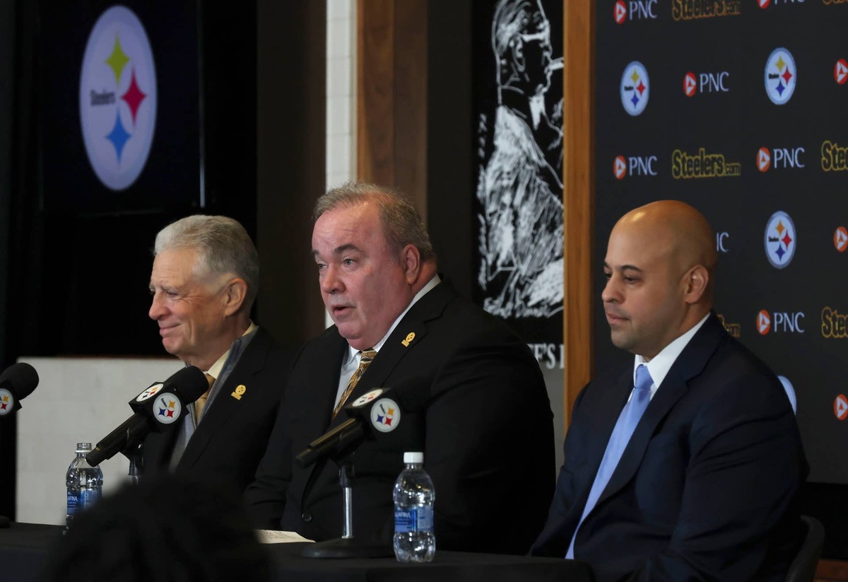  Jan 27, 2026; Pittsburgh, PA, USA; Pittsburgh Steelers owner Art Rooney II (left) and general manager Omar Khan (right) listen at a press conference introducing Mike McCarthy (middle) as the new Pittsburgh Steelers head coach at PNC Champions Club at Acrisure Stadium.. Mandatory Credit: Charles LeClaire-Imagn Images reuters.com,2026:newsml_MT1USATODAY28096916:1149547146