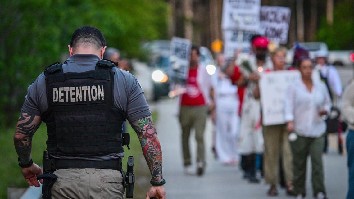 Commentary: Simply holding ICE agents accountable isn't enough 