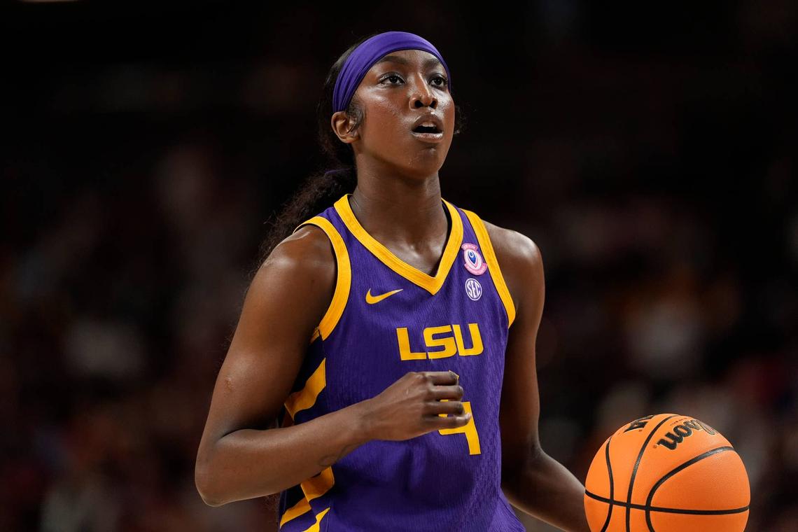  Louisiana State Tigers guard Flau'jae Johnson (4) against the South Carolina Gamecocks. © Jim Dedmon-Imagn Images