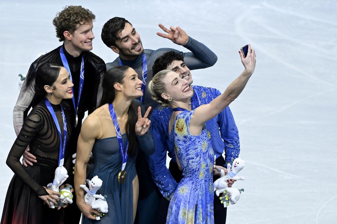  Madison Chock, Evan Bates, Laurence Fournier Beaudry, Guillaume Cizeron, Piper Gilles and Paul Poirier.WANG ZHAO / AFP 