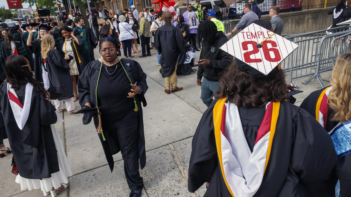 How are college grads navigating the tough job market? Here's what some are doing 