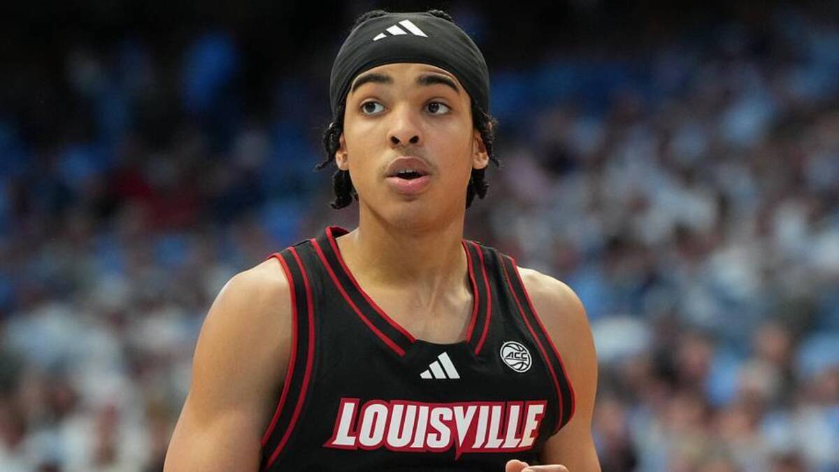  Feb 23, 2026; Chapel Hill, North Carolina, USA; Louisville Cardinals guard Mikel Brown Jr. (0) on the court in the second half at Dean E. Smith Center. | Bob Donnan-Imagn Images 