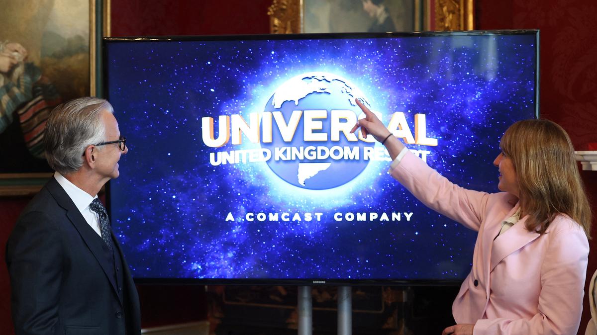 British Chancellor of the Exchequer Rachel Reeves meets with Comcast NBCUniversal's Universal Destinations & Experiences Chairman and CEO Mark Woodbury, in London, Britain, June 3, 2026. REUTERS/Toby Melville/Pool