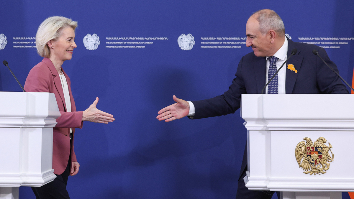 Armenian Prime Minister Nikol Pashinyan shakes hands with European Commission President Ursula von der Leyen as they make statements during their meeting in Yerevan, Armenia, July 2, 2026. Hayk Baghdasaryan/Photolure via REUTERS