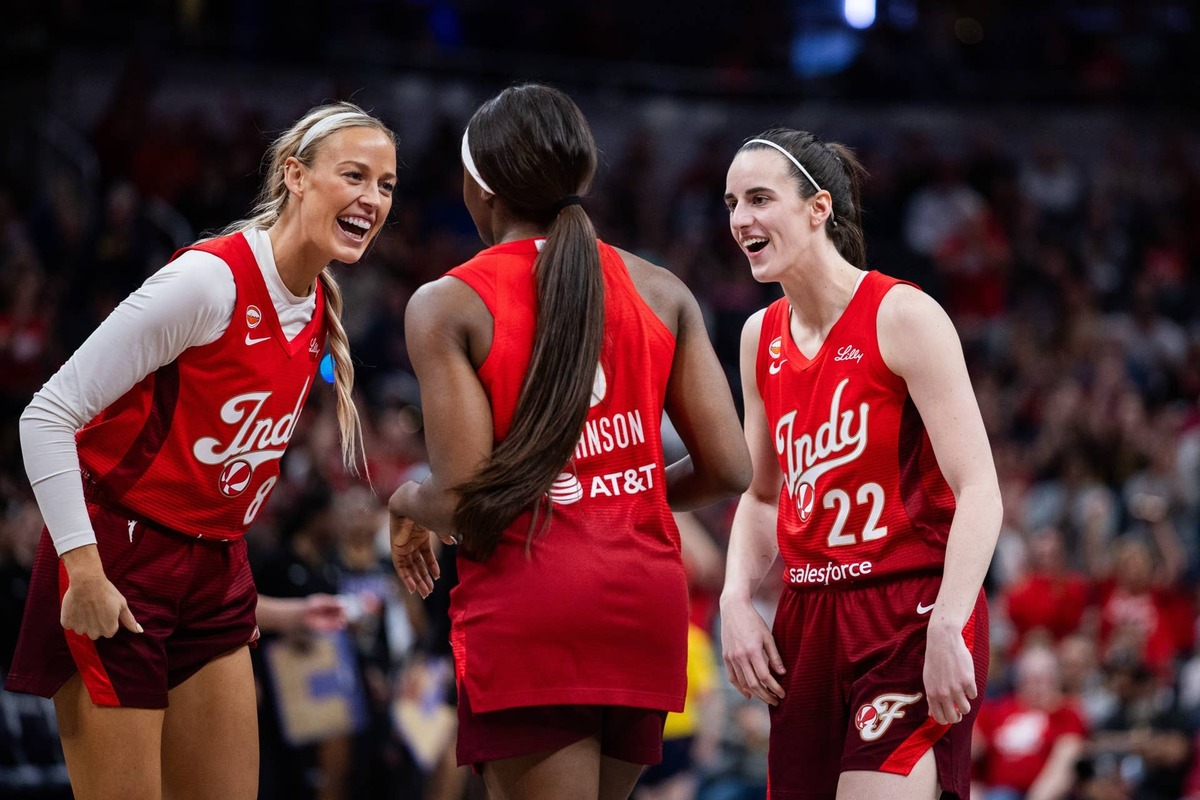  Indiana Fever guard Caitlin Clark (22) and guard Sophie Cunningham (8) and guard Raven Johnson (3) Trevor Ruszkowski-Imagn Images