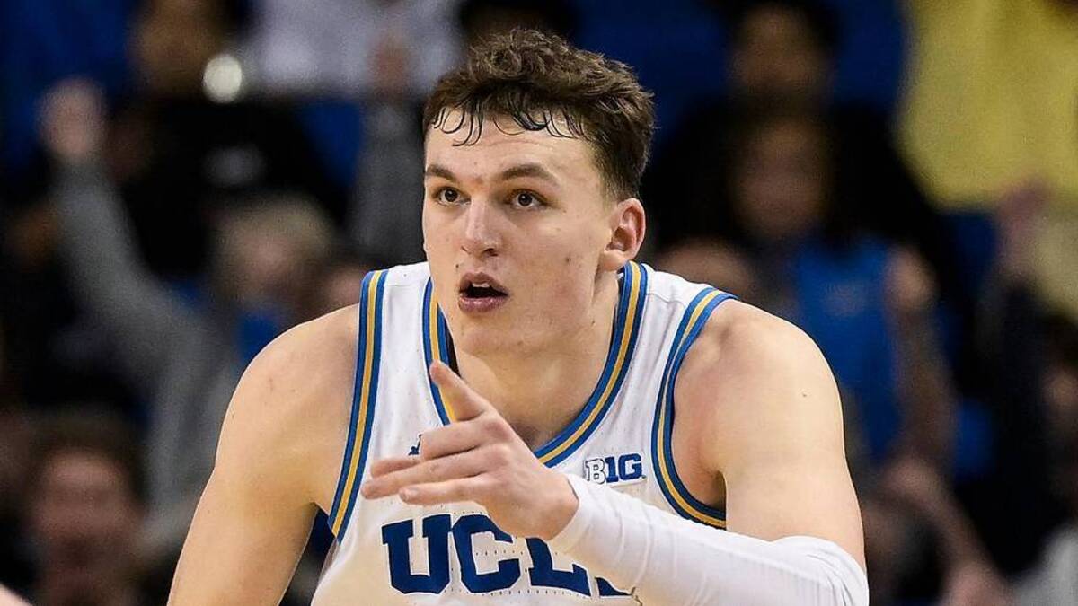  Mar 3, 2026; Los Angeles, California, USA; UCLA Bruins forward Tyler Bilodeau (34) points to teammates after hitting a 3-point jumpshot during the second half at Pauley Pavilion presented by Wescom Financial. Mandatory Credit: Robert Hanashiro-Imagn Images | Robert Hanashiro-Imagn Images 