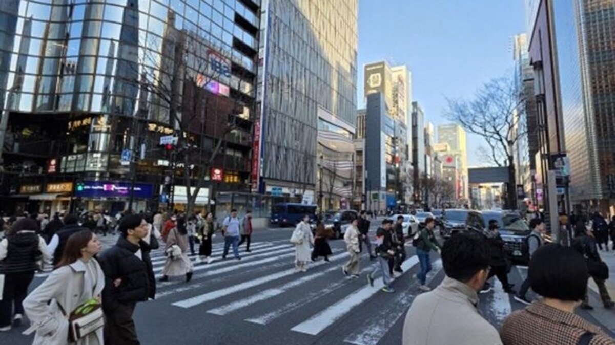 Office workers walk through Ginza, one of Tokyo’s busiest commercial districts. Photo by Asia Today