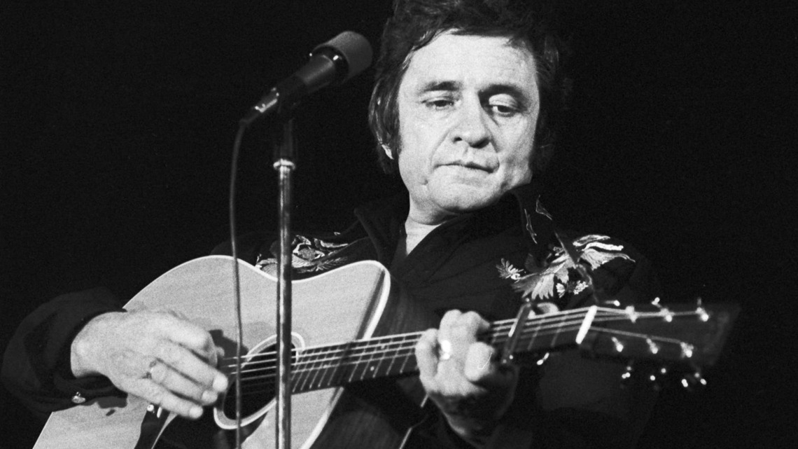 1974 Country Classic, Written in 10 Minutes, Became a Timeless Patriotic Anthem 