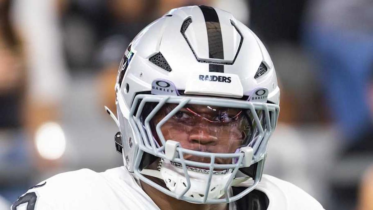  Aug 23, 2025; Glendale, Arizona, USA; Las Vegas Raiders defensive end Tyree Wilson (9) against the Arizona Cardinals during a preseason NFL game at State Farm Stadium. Mandatory Credit: Mark J. Rebilas-Imagn Images | Mark J. Rebilas-Imagn Images 