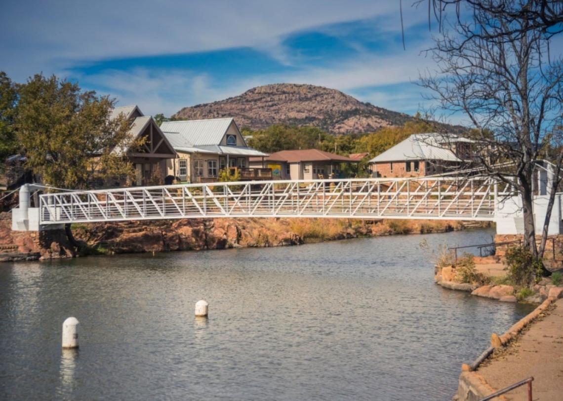  YuniqueB // Shutterstock 