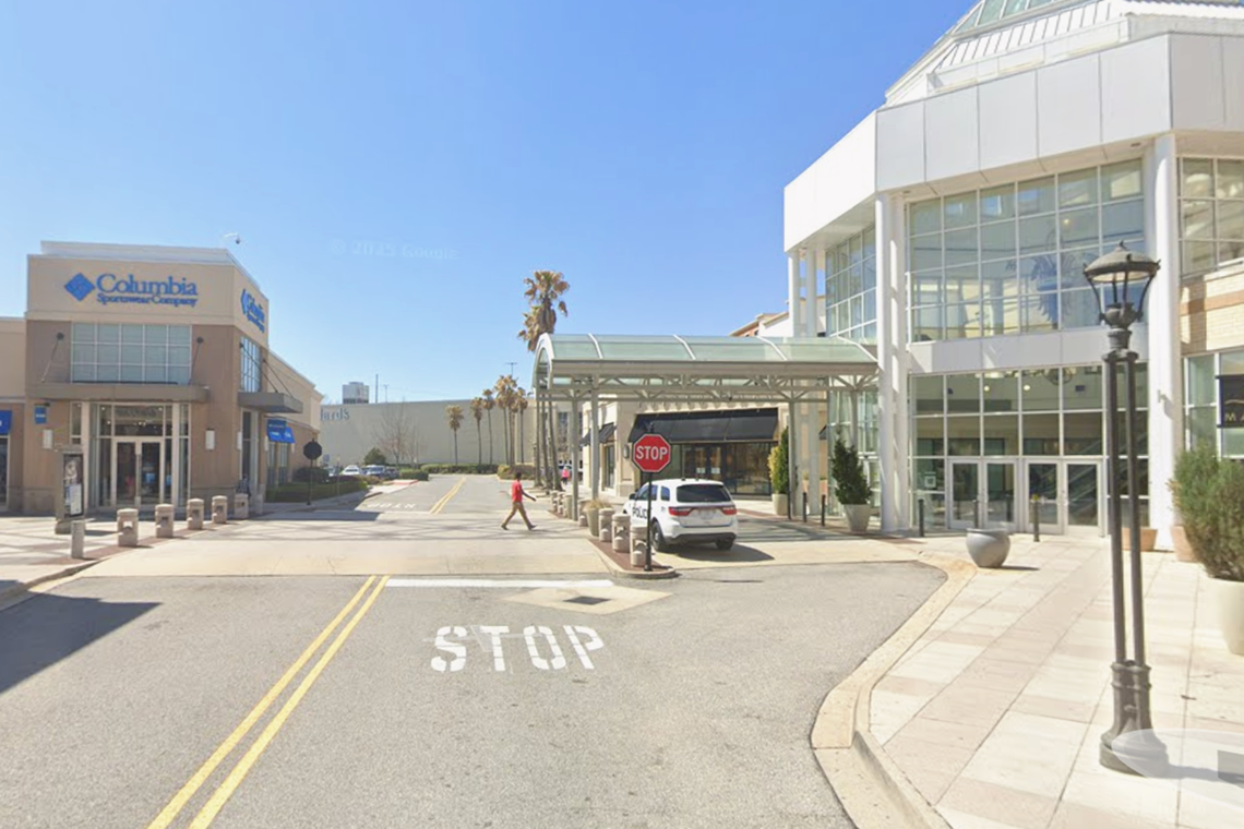  The Mall of Louisiana in Baton Rouge, Louisiana. (via Google Maps) 