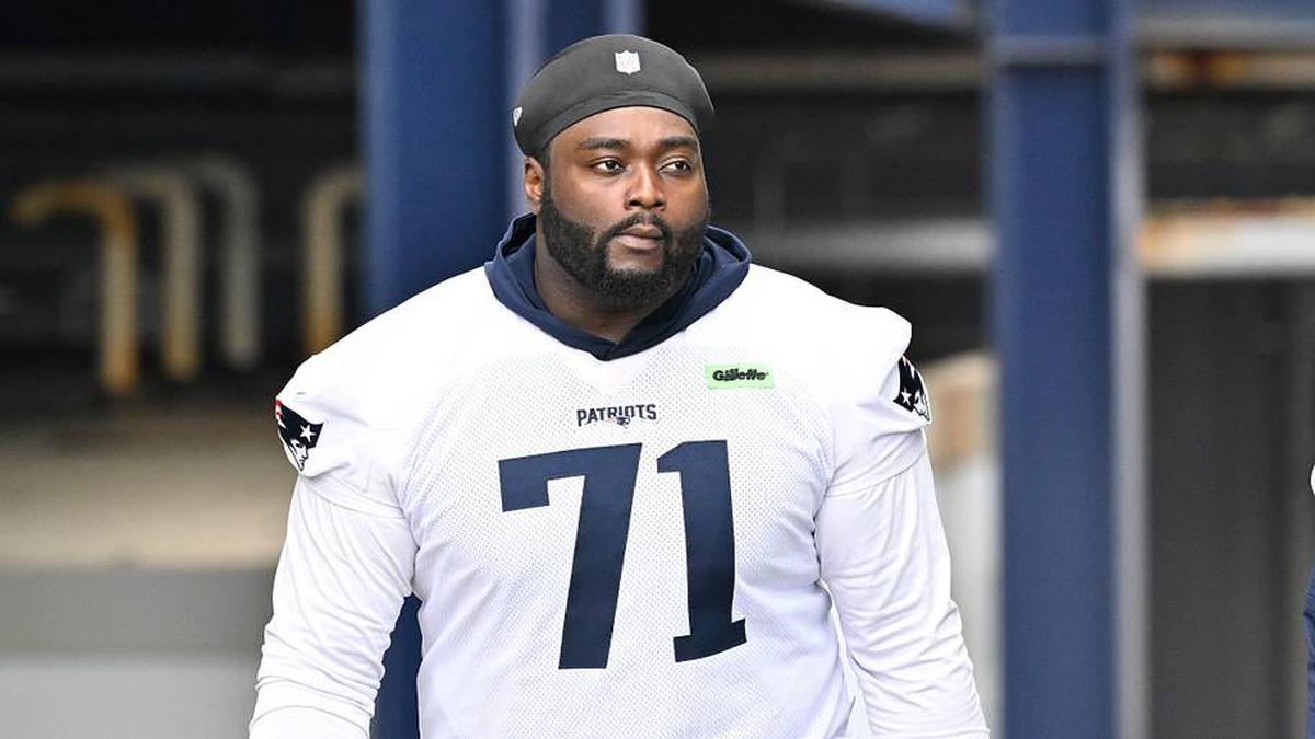  Jun 9, 2025; Foxborough, MA, USA; New England Patriots offensive tackle Mike Onwenu (71) walks to the practice fields at Gillette Stadium. Mandatory Credit: Eric Canha-Imagn Images | Eric Canha-Imagn Images 