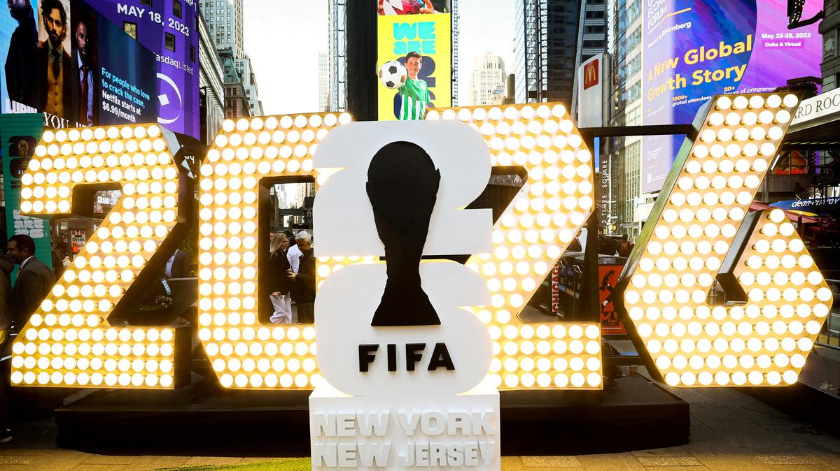 FILE PHOTO: The New York/New Jersey's FIFA World Cup 2026 logo is revealed during the kickoff event in Times Square in New York City, U.S., May 18, 2023.  REUTERS/Brendan McDermid/File Photo