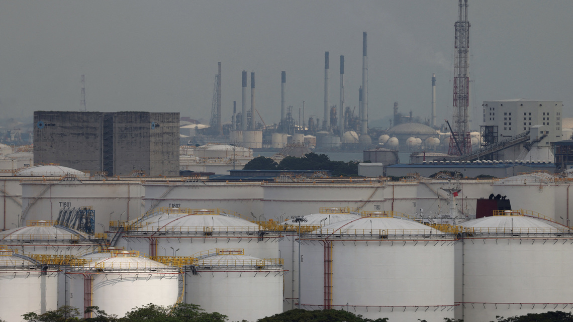 Oil down 2% amid resumption of Hormuz shipments even as vessel hit near Oman 