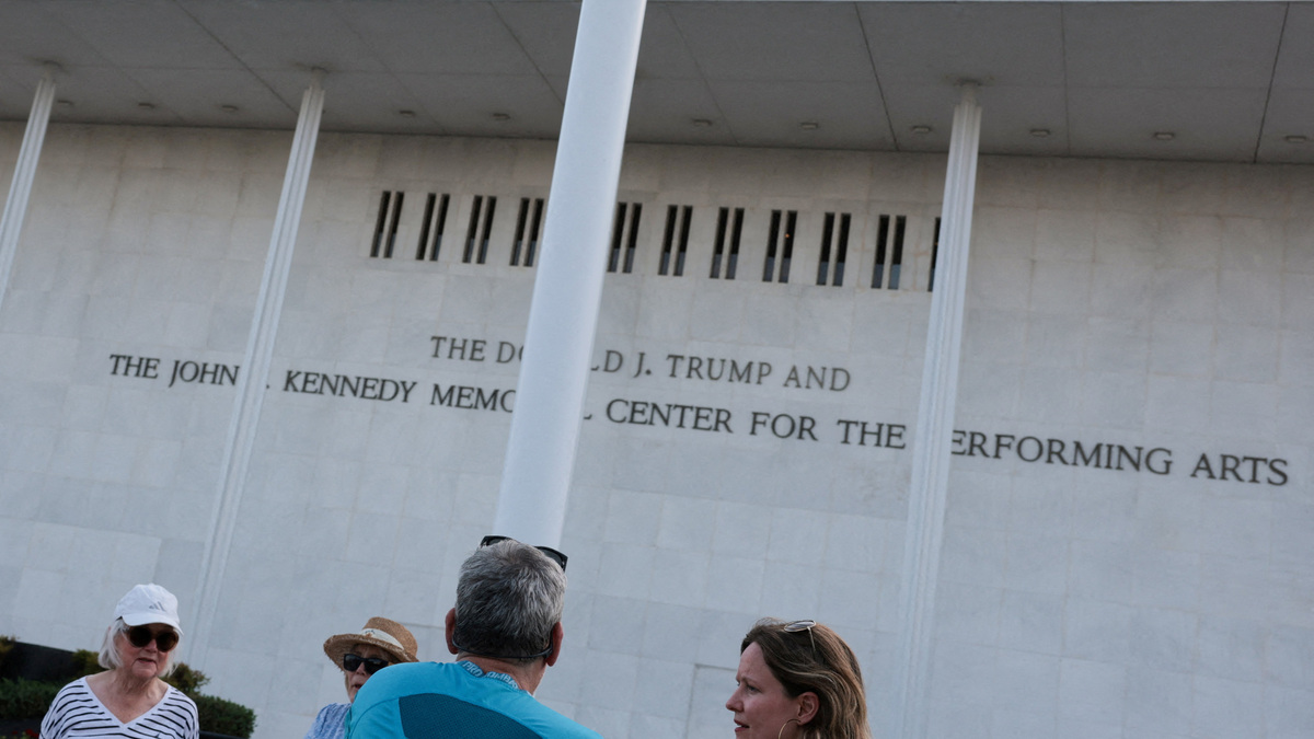 People gather to see if workers will soon remove U.S. President Donald Trump's name from the facade of the John F. Kennedy Memorial Center for the Performing Arts, following a federal judge's order to remove President Trump’s name from the institution, in Washington, D.C., U.S., June 11, 2026. REUTERS/Jonathan Ernst