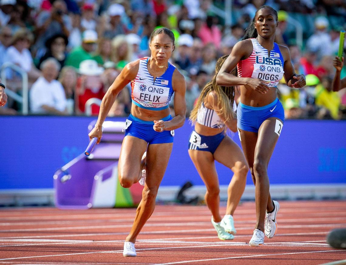  Team USA's Allyson Felix takes off on the second leg of the first round of the women's 4x400 meter relay. 